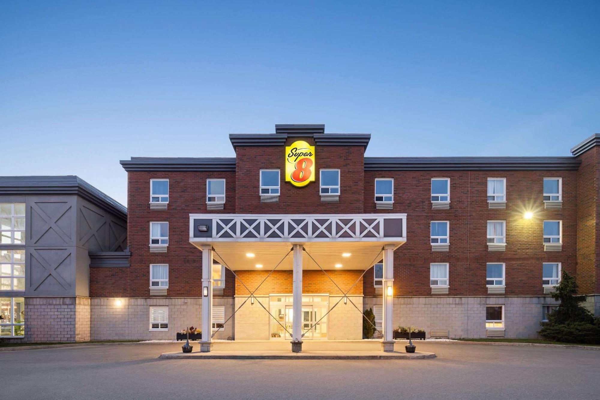 Super 8 By Wyndham St-Jerome Hotel Saint-Jerome Exterior photo